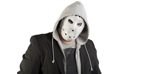 hooded-man-with-hockey-mask